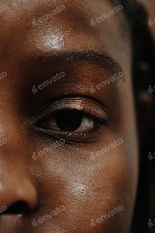 Preview: African woman with brown eyes