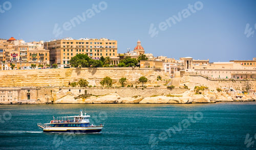 Preview: ship on the way to Valletta