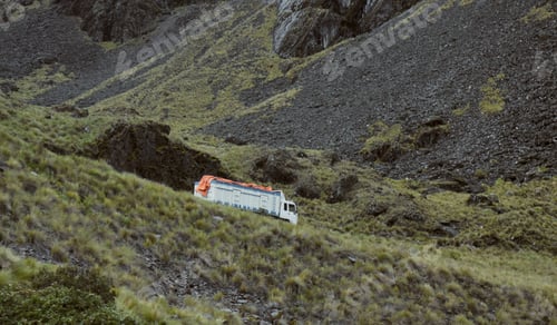 Preview: Picture of a container truck on the hill