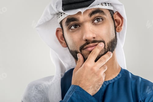 Preview: Arabian man with traditional dress