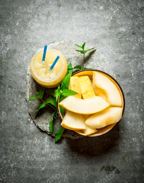 Preview: Juice from melons with mint and the pulp.