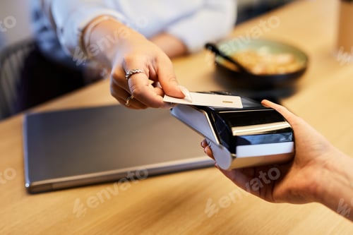Preview: Credit Card Payment in Cafe