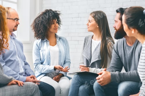 Preview: Glad patients talking with professional therapist, panorama