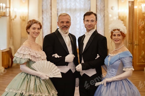 Preview: People wearing historic costumes