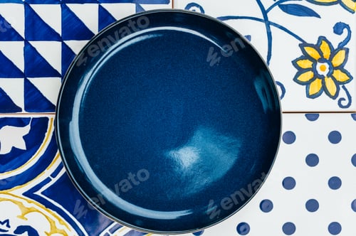 Preview: Plate on tile background
