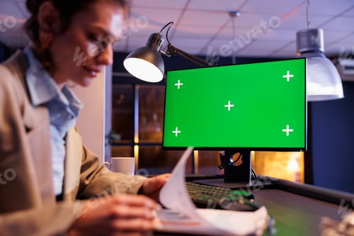Preview: Computer with green screen mock up chroma key