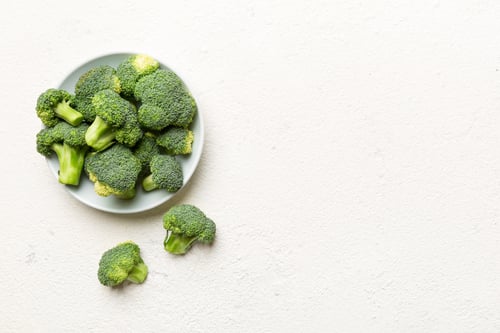 Preview: broccoli of fresh green broccoli in bowl over coloredbackground. , close up. Fresh vegetable