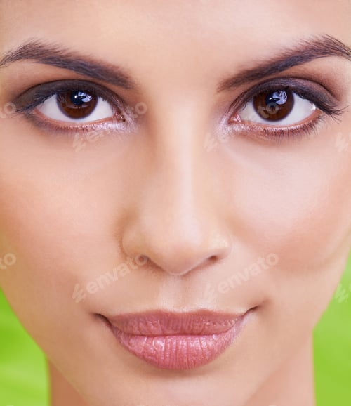Preview: Eye catching beauty