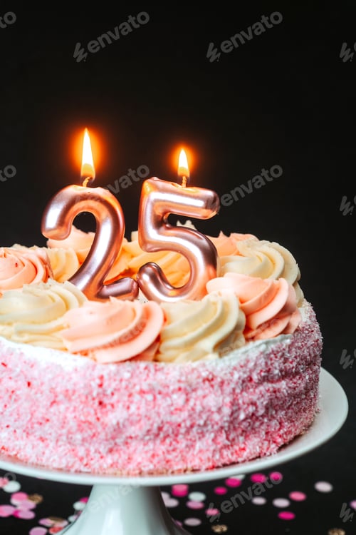 Preview: Celebrating a milestone birthday with a pink 25th cake and candles