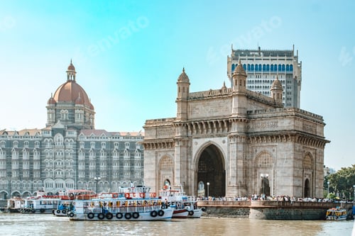 Preview: View of the Mumbai Hotel against the water