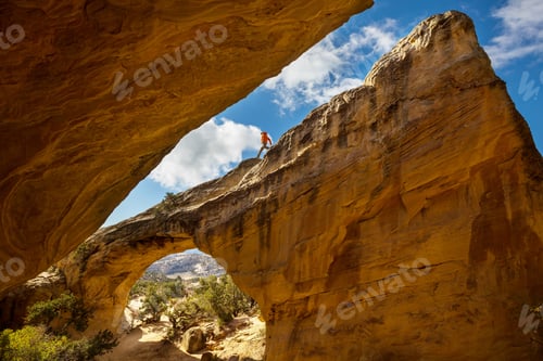 Preview: Moonshine arch