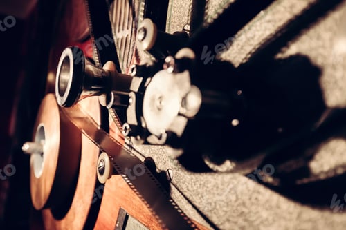 Preview: Elements of an old cinematic machinery.