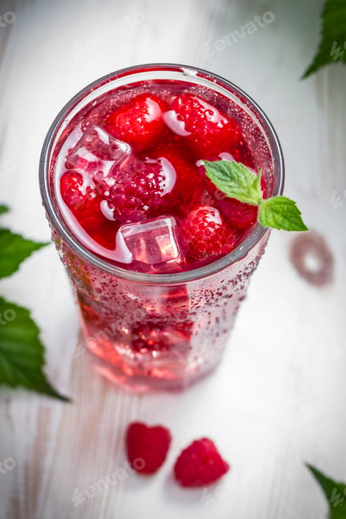 Preview: Juice of fresh raspberries with ice