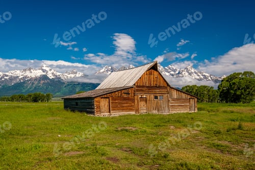 Preview: Old barn in Grand Teton Mountains