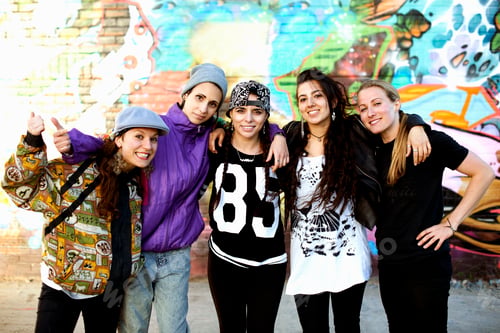 Visualização: Young women standing with arms around each other, looking at camera