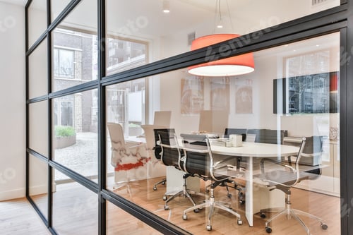 Preview: Spacious office room design