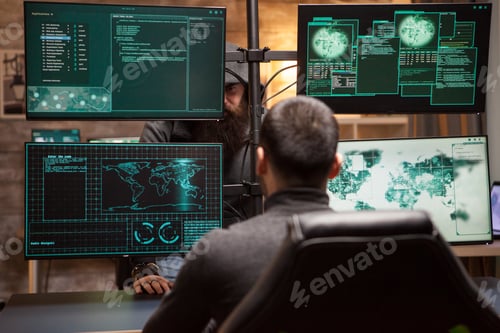 Preview: Bearded old hacker wearing a hoodie talking with young hacker