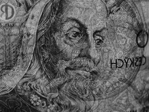 Preview: Closeup black and white shot of a Czech banknote of a hundred koruna with King Korel on it