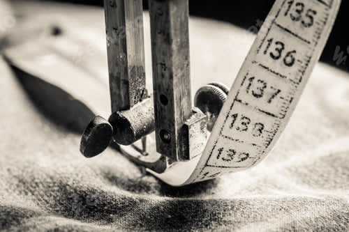 Preview: Vintage sewing machine with tailor tape, needle and threads