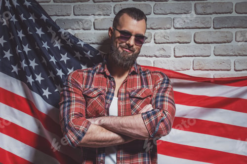 Preview: Stylish man with beard