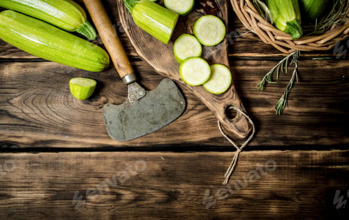 Preview: Zucchini with a knife for cutting .