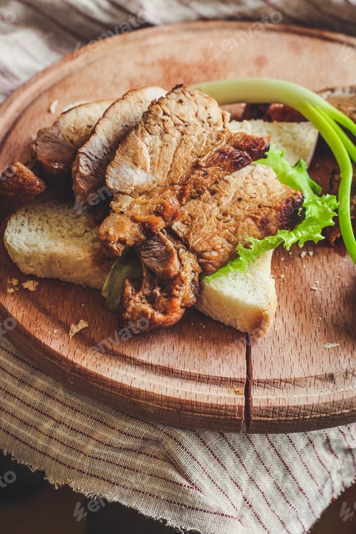 Preview: Grilled Meat With Onions And Bread, Sandwich