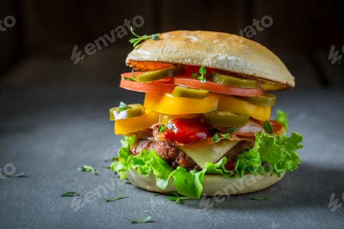 Preview: Tasty hamburger with beef, cheese and vegetables