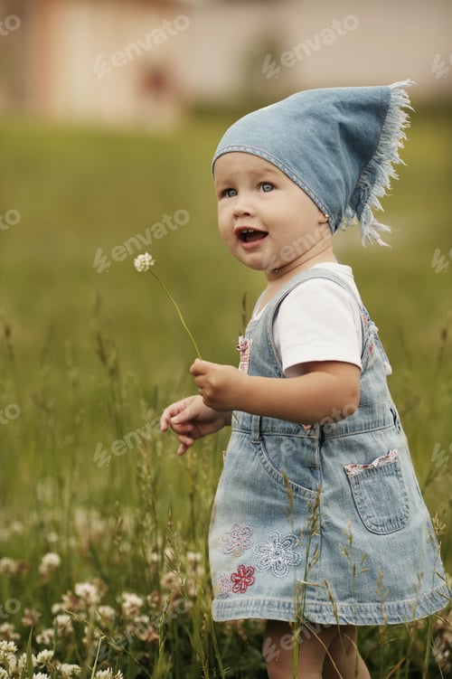 Preview: cute little girl with flower