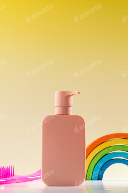 Preview: Dispenser with shower gel or shampoo for children with a comb and a toy. Skin and hair care