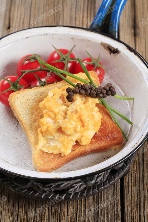 Preview: Scrambled eggs on toast