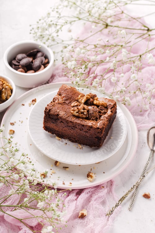 Preview: Chocolate Brownie Dessert with Walnuts and Floral Decoration