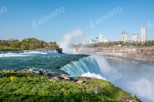 Vorschau: Wasserfall der Niagarafälle mit Regenbogen