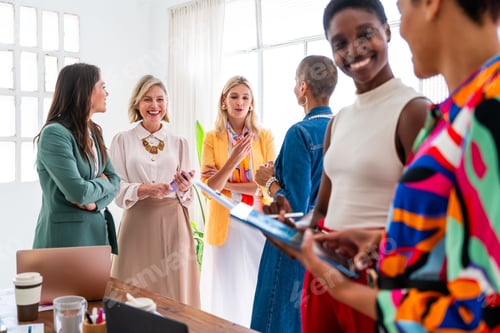 Preview: Group of businesswomen meeting in the office