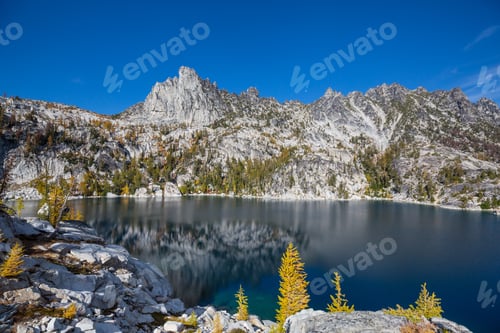 Preview: Alpine lake
