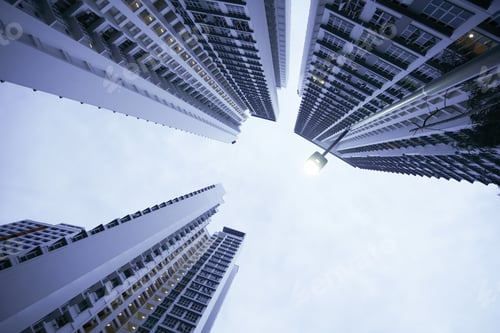 Vista previa: vista de ángulo bajo de los edificios de la ciudad de Singapur.