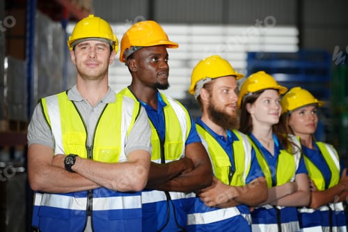 Preview: Warehouse workers checking inventory in a large distrubiton warehouse.