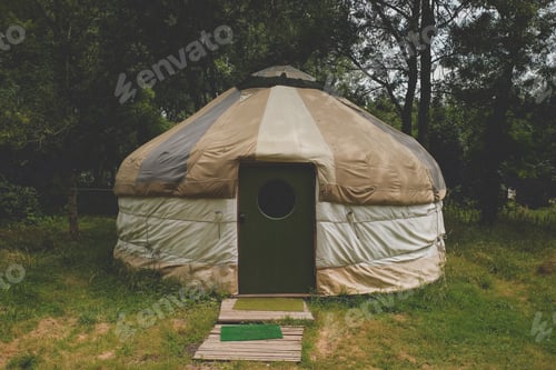 Preview: in the camp of alternative lifestyle