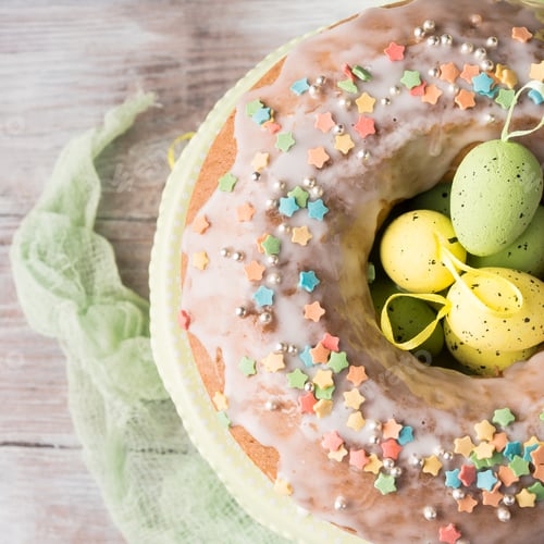 Preview: Easter cake with frosting, sprinkles and eggs