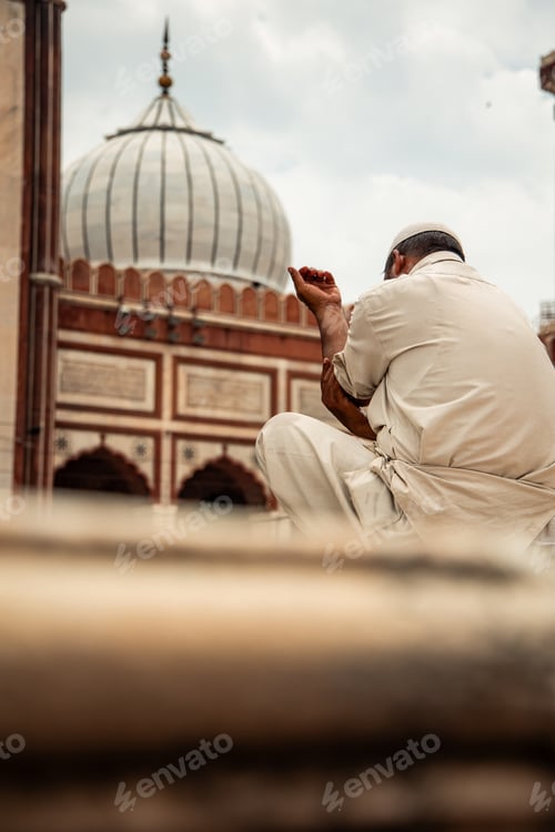 Preview: Muslim devotee praying in Jama Masjid mosque in Delhi, India