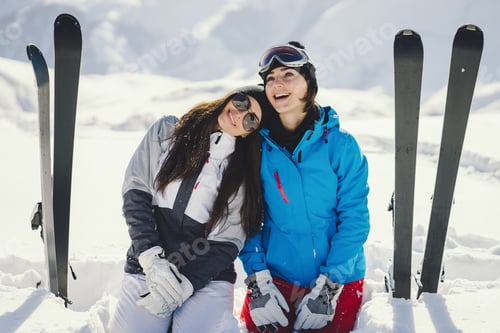 Preview: girls with ski