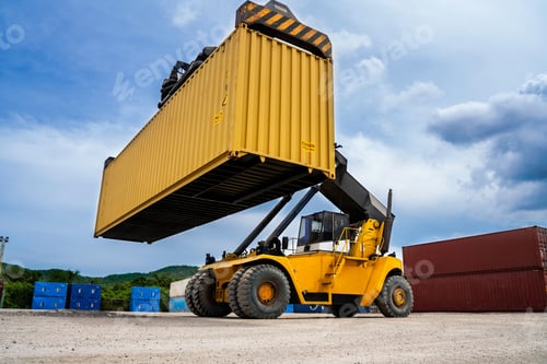 Vista previa: forklift Truck working in the container cargo yard port loading cargo tank logistics service