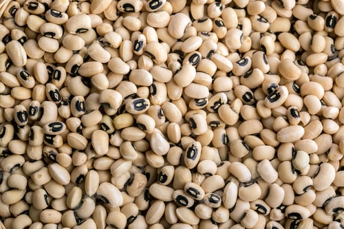 Preview: Black-eyed Beans texture background. Cowpea beans. Dried legumes.