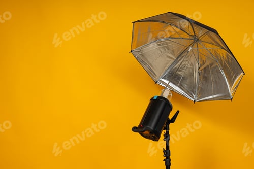 Preview: Studio flash with a diffuser on a yellow background