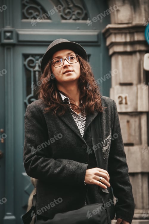 Preview: Portrait of a woman