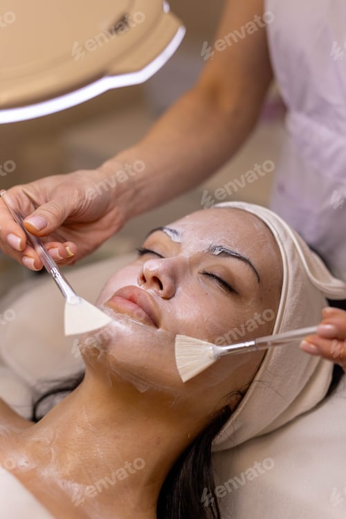 Preview: A girl at a cosmetologist does cosmetic procedures. Skin cleansing