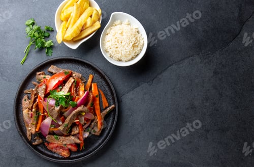 Preview: Peruvian dish Lomo saltado - beef tenderloin with purple onion, yellow chili, tomatoes