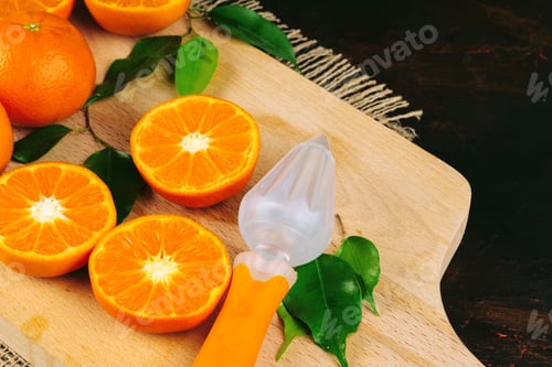 Preview: Sliced into pieces juicy ripe oranges close up