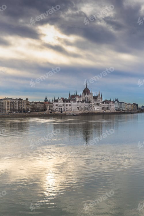 Preview: Hungarian parliament building over Danube River, Budapest, Hungary