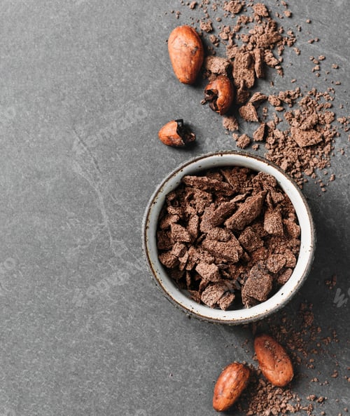 Preview: cocoa butter and cocoa crumbs on a grey stone