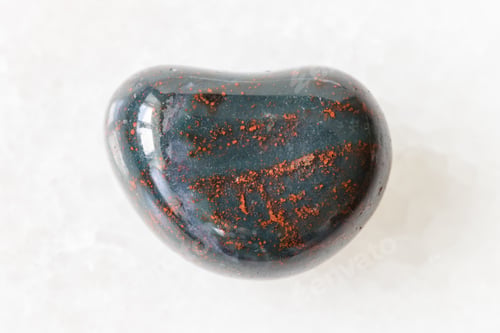 Preview: tumbled Heliotrope (Bloodstone) gemstone on white